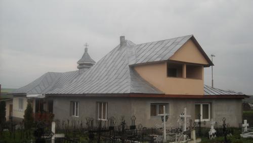 Biserica - vedere exterioară